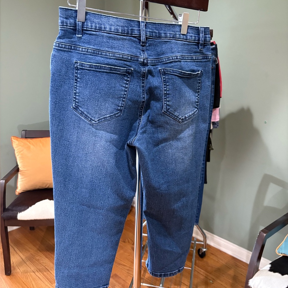VENUS Blue Denim Capri Jeans